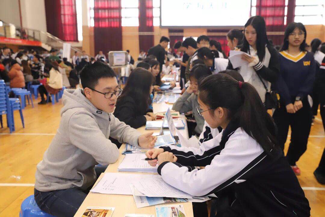 上海：走进职校校园 “零距离”职业体验