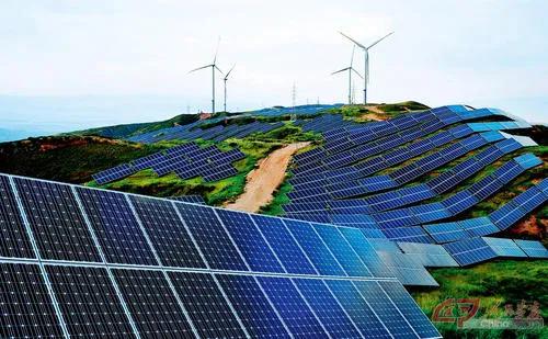 巡检光伏电站 发展清洁能源