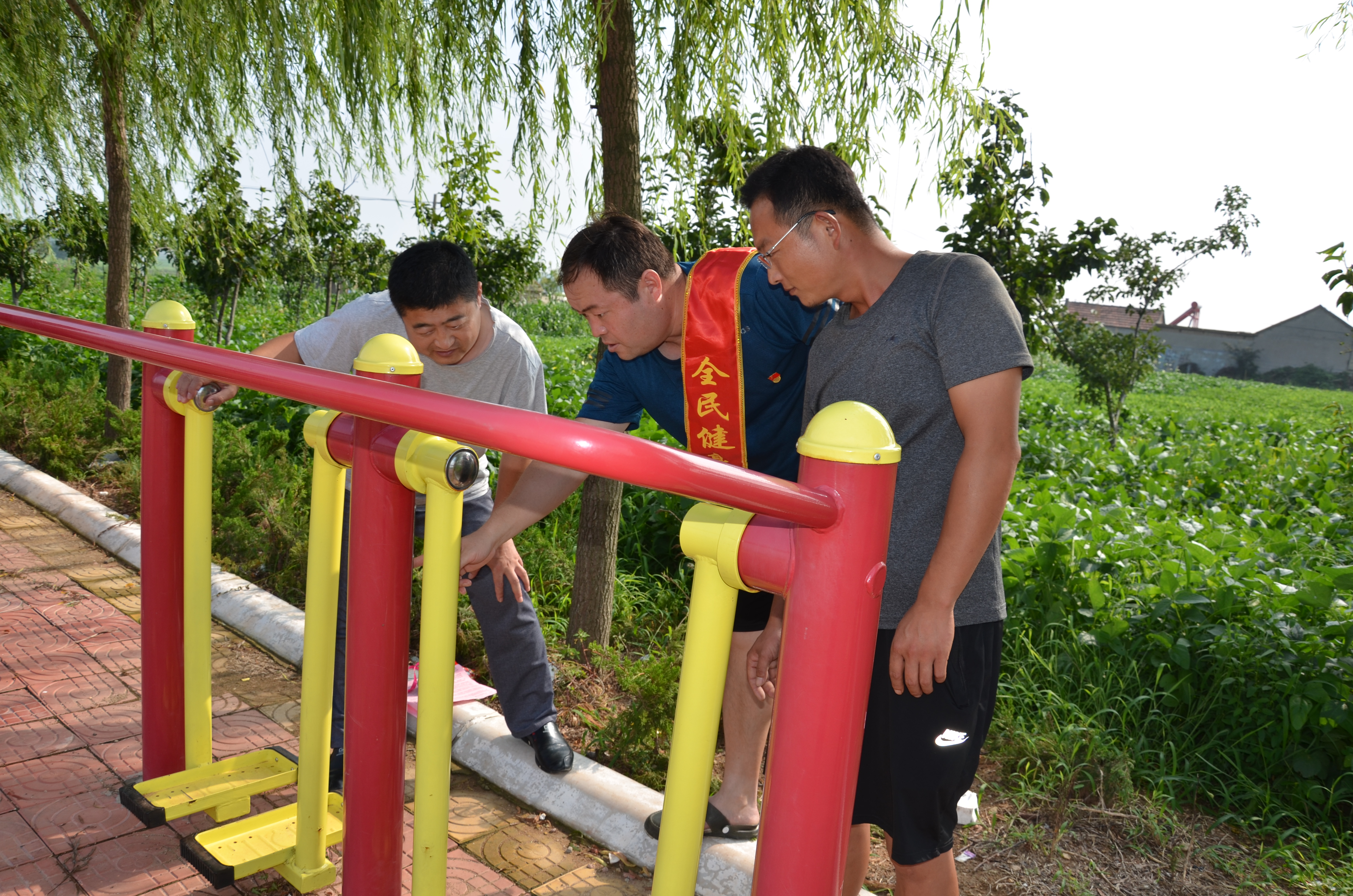 全民健身万里行志愿服务活动举行