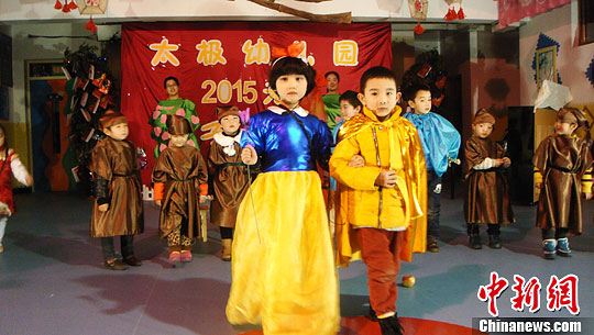 迎“六一” 萌娃上演变装秀