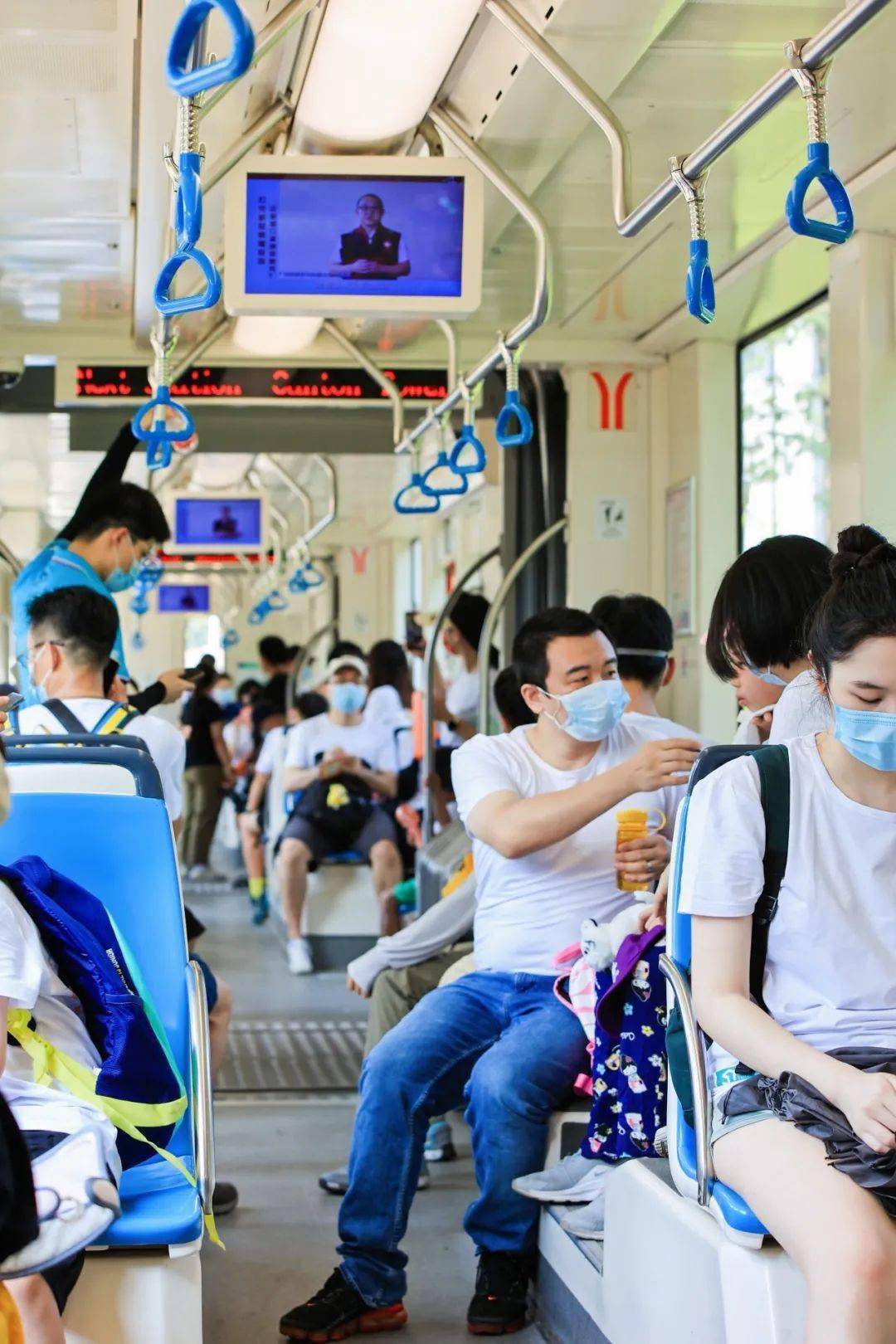 在建最北高寒高铁正式铺轨 加速“城际穿梭”进程