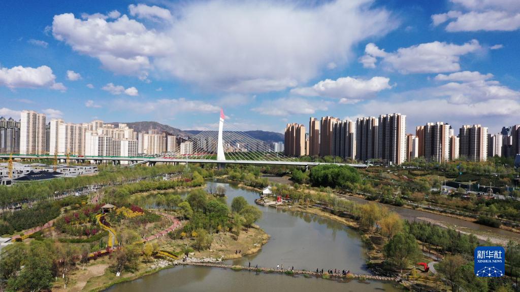 青海西宁： 高原古城绿意浓