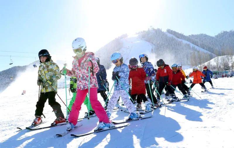 新疆：多元体育活动“点燃”盛夏旅游热