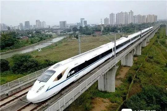 串联起川陕革命老区核心区域 巴南高铁开通运营