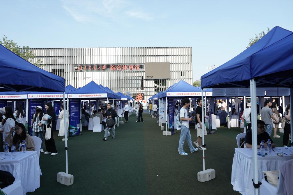 青海举办“优企进校”大型校园招聘会