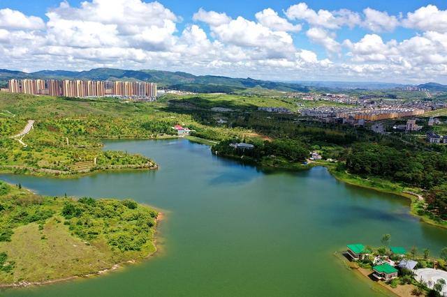 发挥生态优势 发展文旅产业