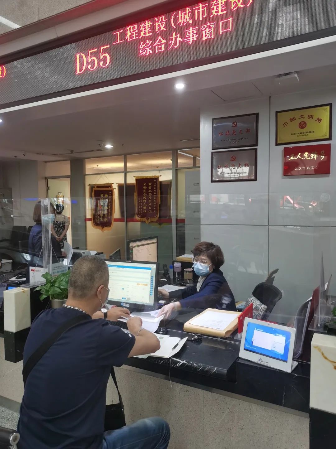 长江上的暖心“水上公交”