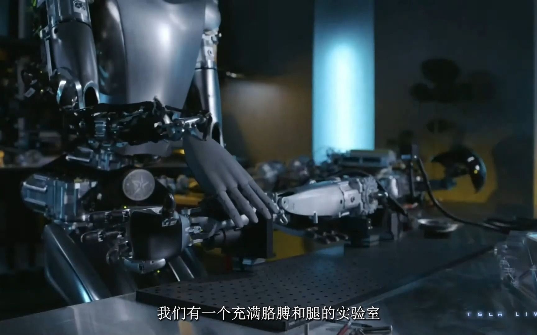 探营WAIC丨现场视频来了!特斯拉二代机器人Optimus亮相
