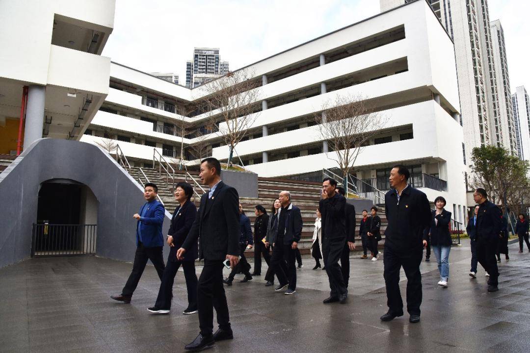 校园建设写新篇 特色办学显成效