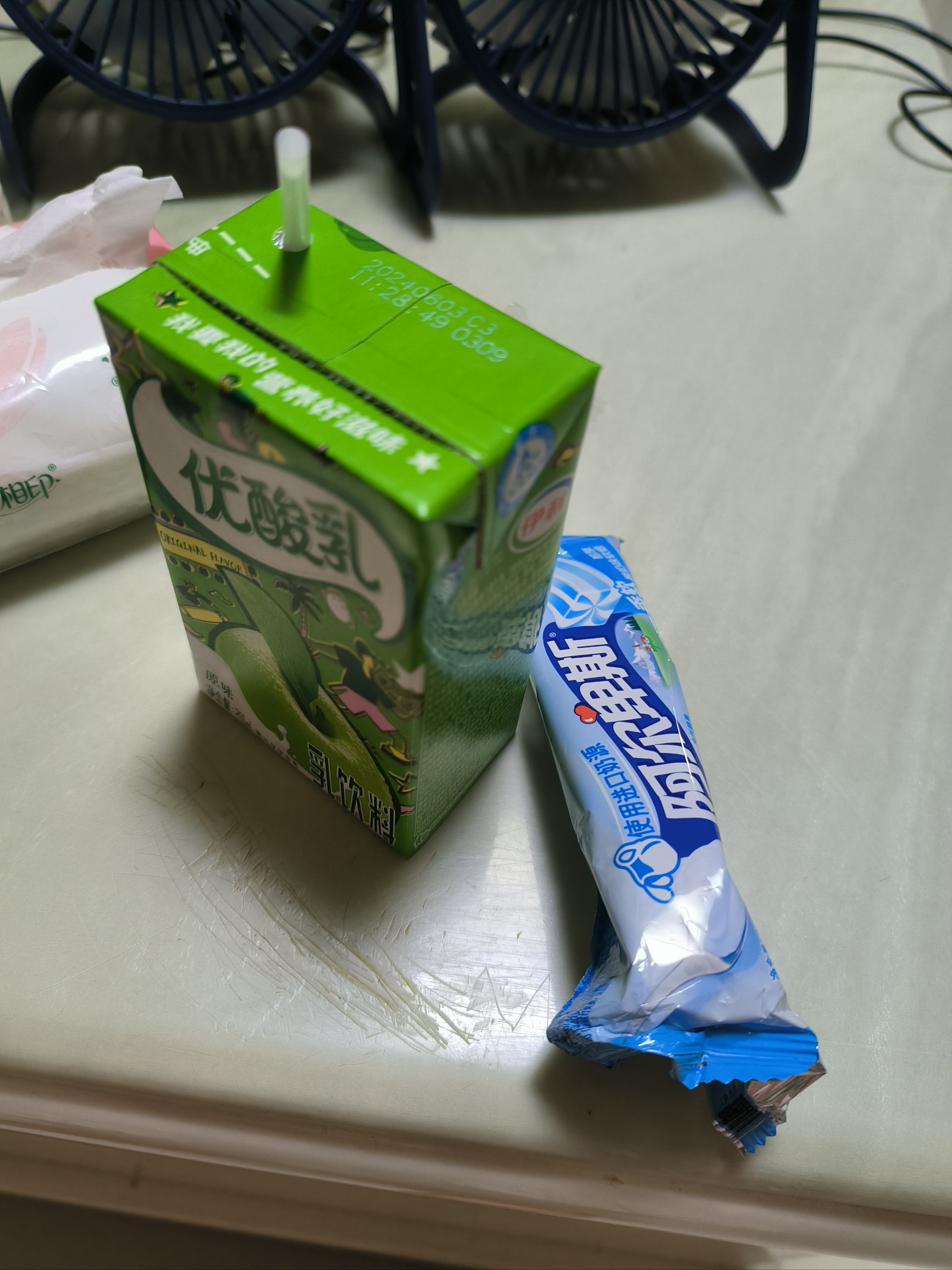 赵一鸣零食紧急打假：未通过抖音平台直接销售产品！侵权账号仍在直播带货