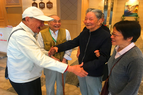 深夜急诊，95岁离休老干部大面积心肌梗死，四川蓝生脑科医院上演“抢人”大战