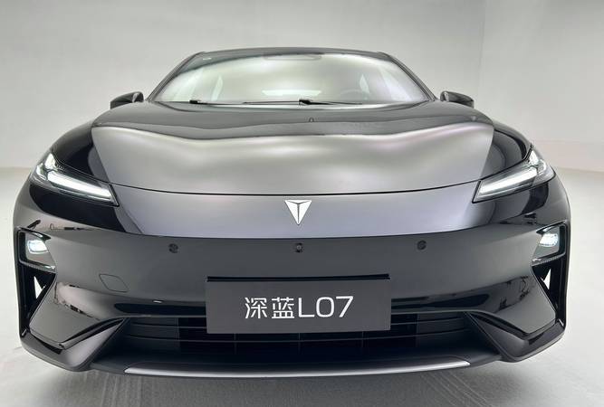 全固态电池预计2027年开始装车，新能源ETF基金（516850）涨超1%，连续3日获资金净流入