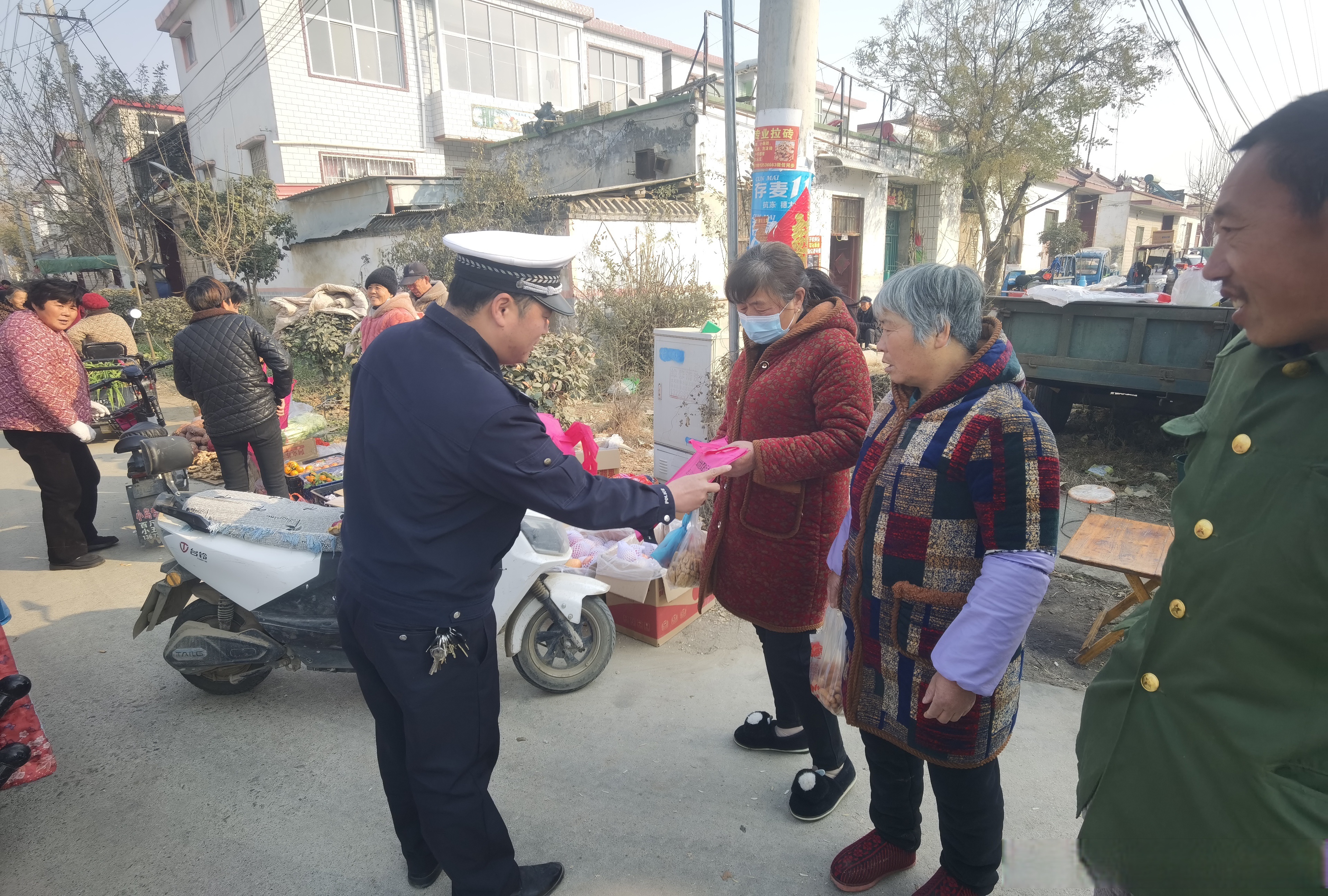 资阳交警深入辖区客运站开展复工复产交通安全宣传活动