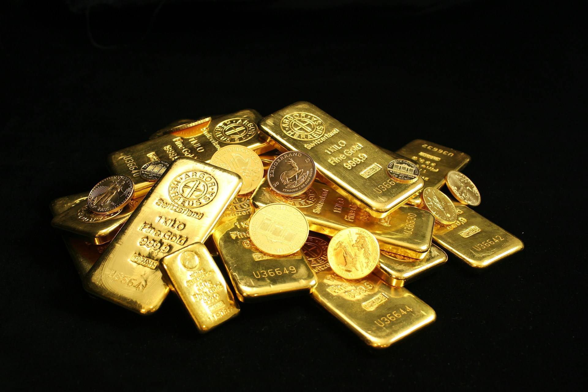 央行购金持续，黄金上涨仍有支撑，低费率黄金ETF华夏（518850）或可坚持逢低布局策略