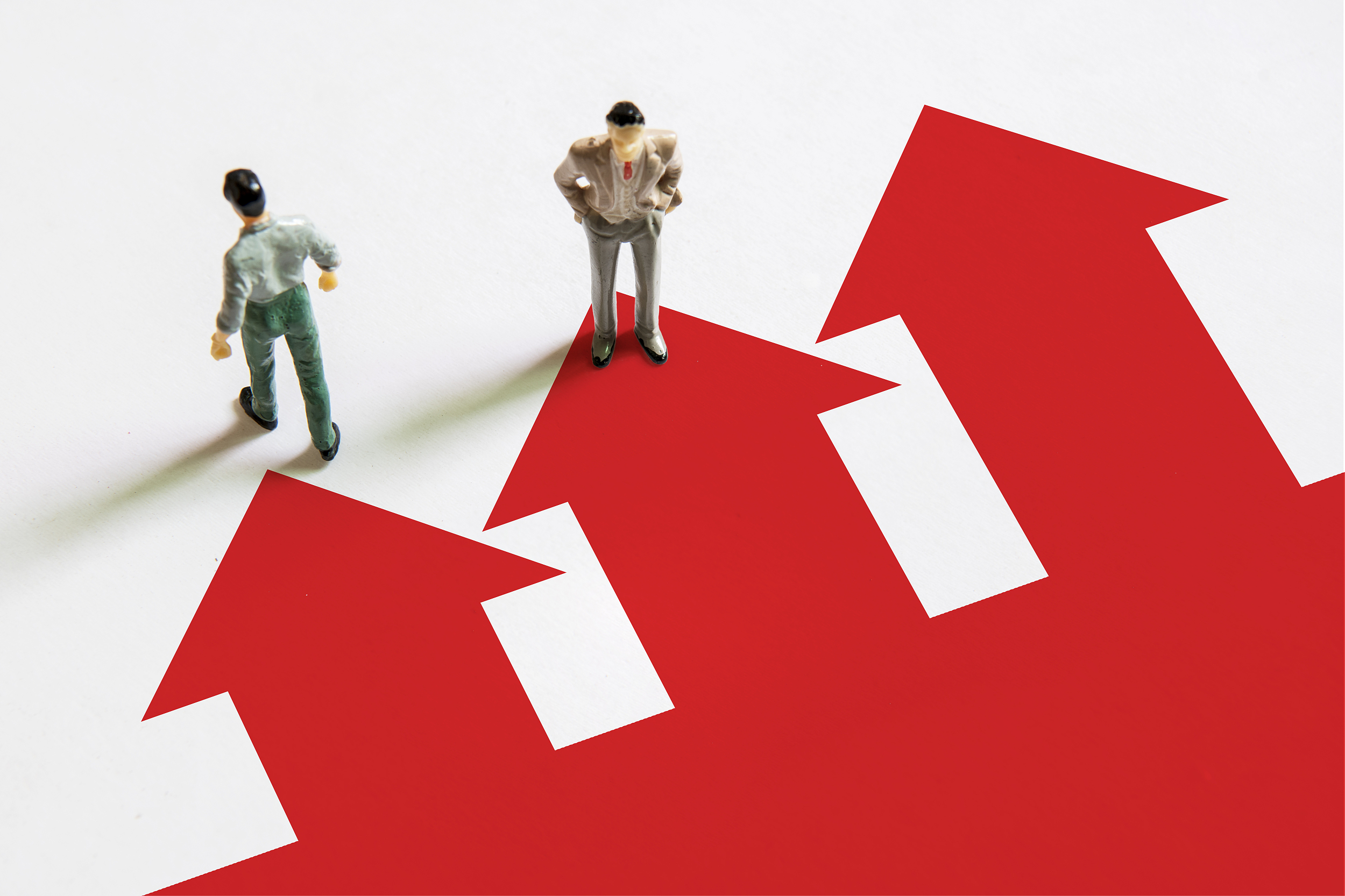 中炬高新目标价涨幅超83%，五粮液等10股评级被调低丨券商评级观察