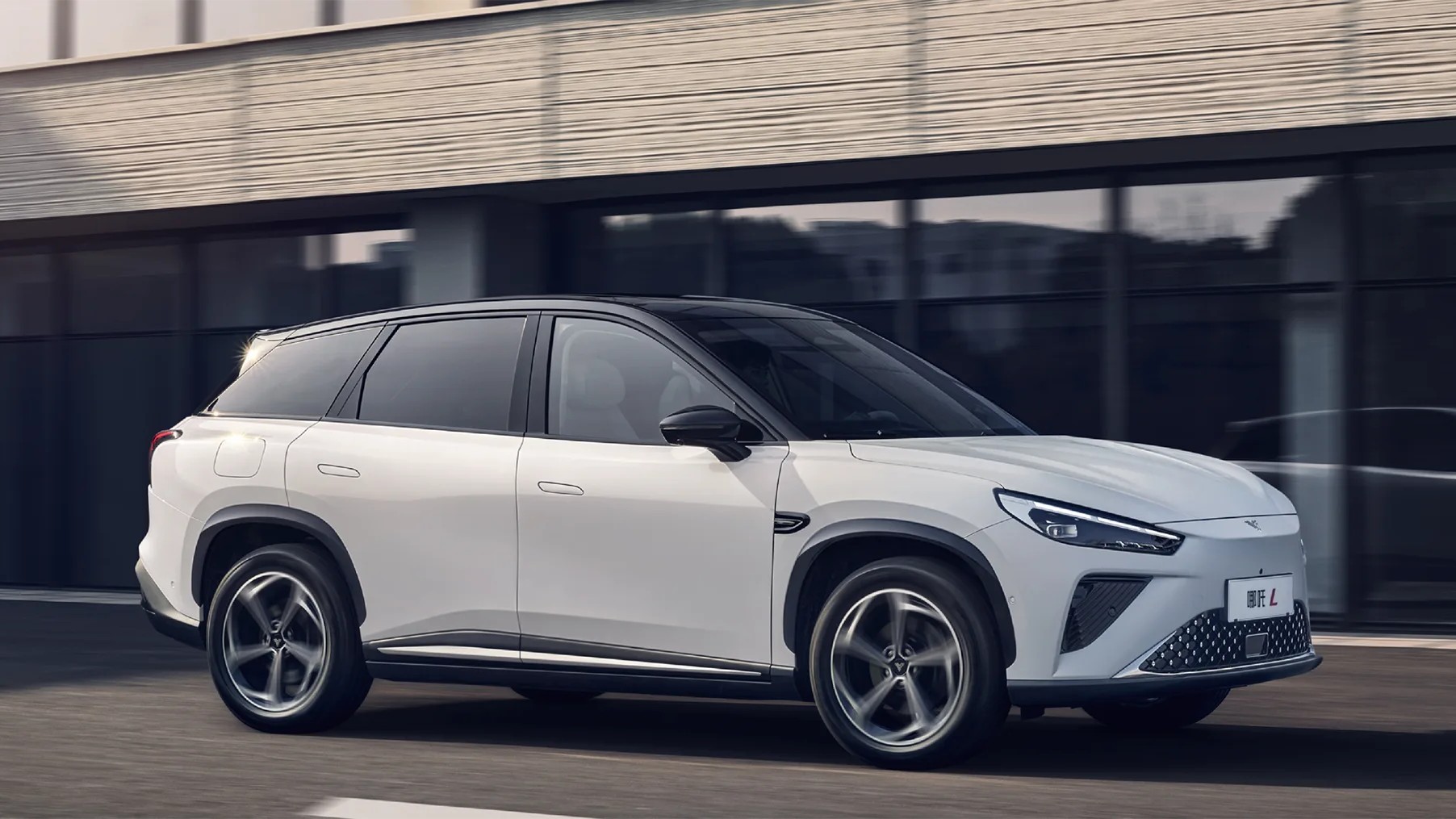 哪吒汽车将断网？服务商联想懂的通信：车主可自行购买车机流量