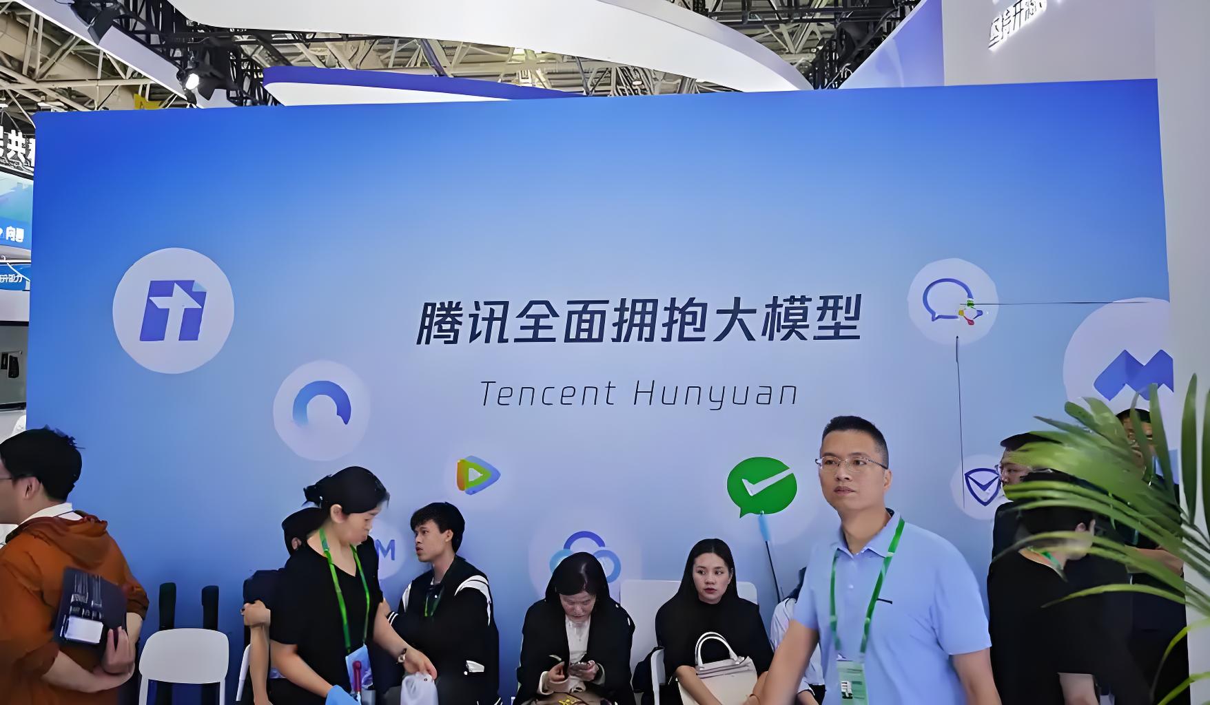 智元发布“灵创”平台，机器人ETF（159770）上周净流入超3.4亿元，机构：机器人景气度加速向上