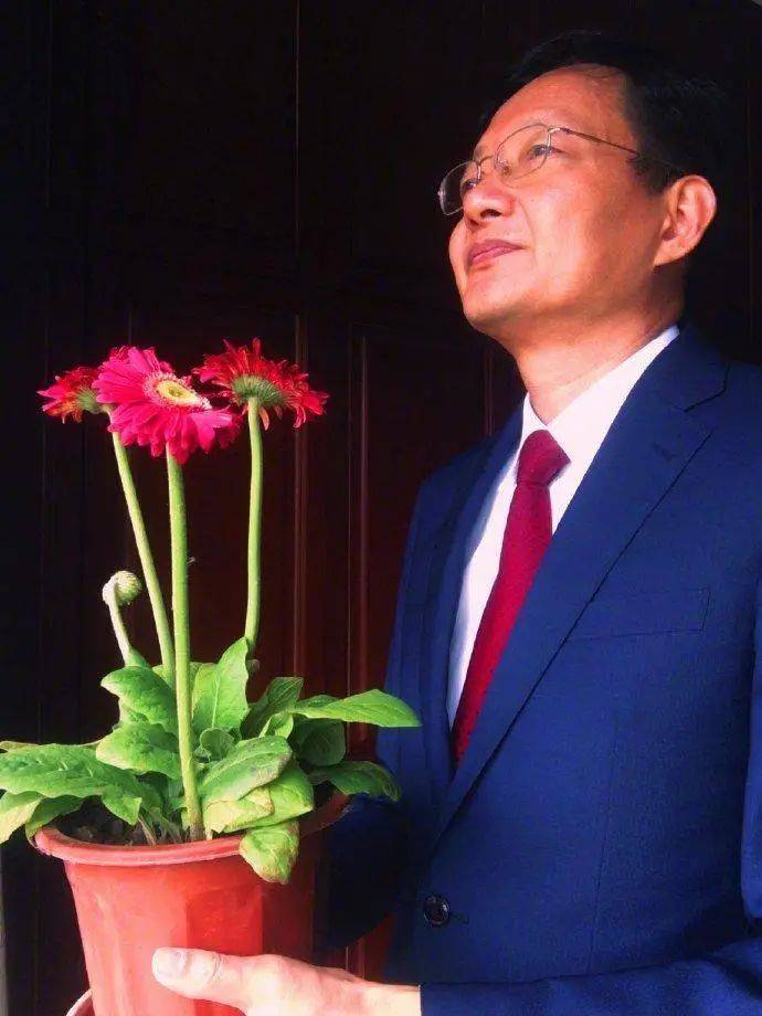 高善文离职，国投证券今年分析师人数减少14%